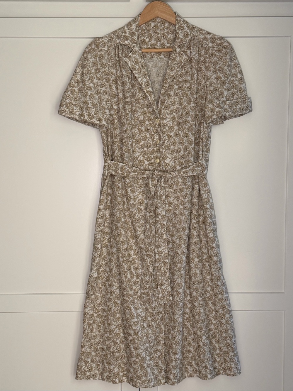 Vintage Tradwife Floral Collared Midi Dress
